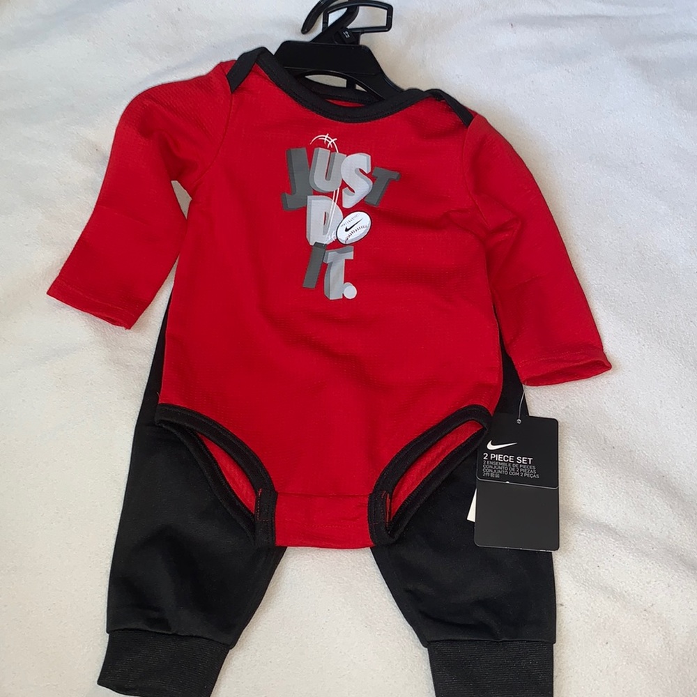 🆕 new Nike baby boy 9 months baseball matching set red and black top and pants